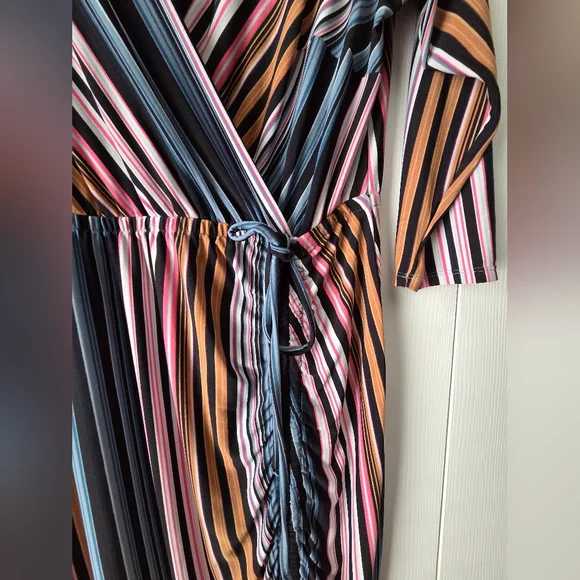 Lane Bryant Surplice-Neck Side-Ruched Midi Dress Size 18/20 - Picture 4 of 15